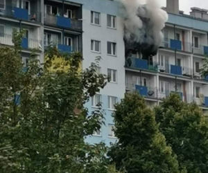 W Rzeszowie płonie mieszkanie w bloku nr 24 na Podwisłoczu