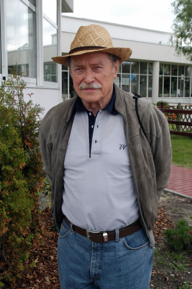 EMIL KAREWICZ
