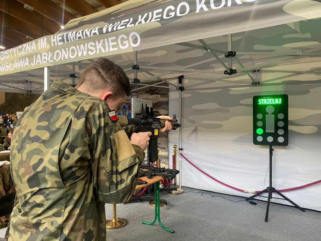 Wojsko opanowało Nowy Sącz.  Ruszyły Wojskowe Targi Służby i Pracy