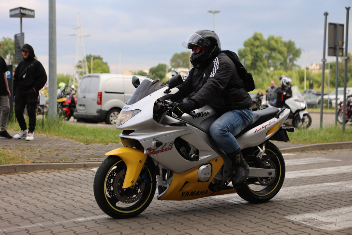 Przed Areną Lublin symbolicznie pożegnano dwójkę tragicznie zmarłych motocyklistów
