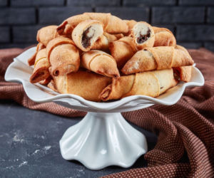 Te małe rogaliki to hit. W środku skrywają obłędne czekoladowe nadzienie z tymi orzechami 