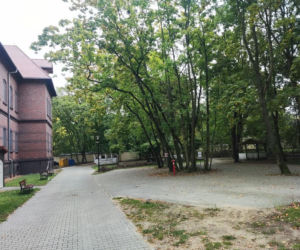 Mina przeciwpancerna przy Centrum Neuropsychiatrycznym w Kościanie. Teren zabezpiecza policja