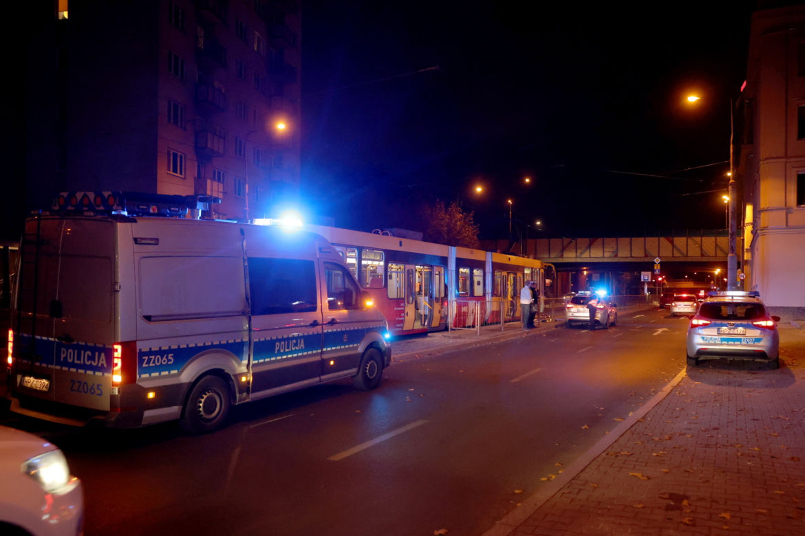 Śmiertelny wypadek w Warszawie. Pieszy zginął pod kołami tramwaju