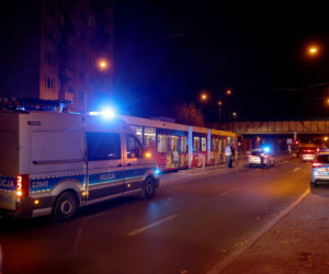 Warszawa: śmierć pod kołami tramwaju. Chciał skrócić sobie drogę?