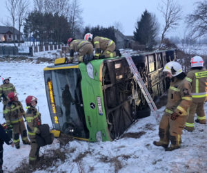 Gołoledź paraliżuje drogi w Bydgoszczy i regionie! Autobus wypadł z drogi [ZDJĘCIA]