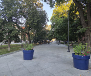 Plac Wolności w Bydgoszczy już bez pomnika, ale z nową rzeźbą. Sprawdzamy, kiedy koniec prac