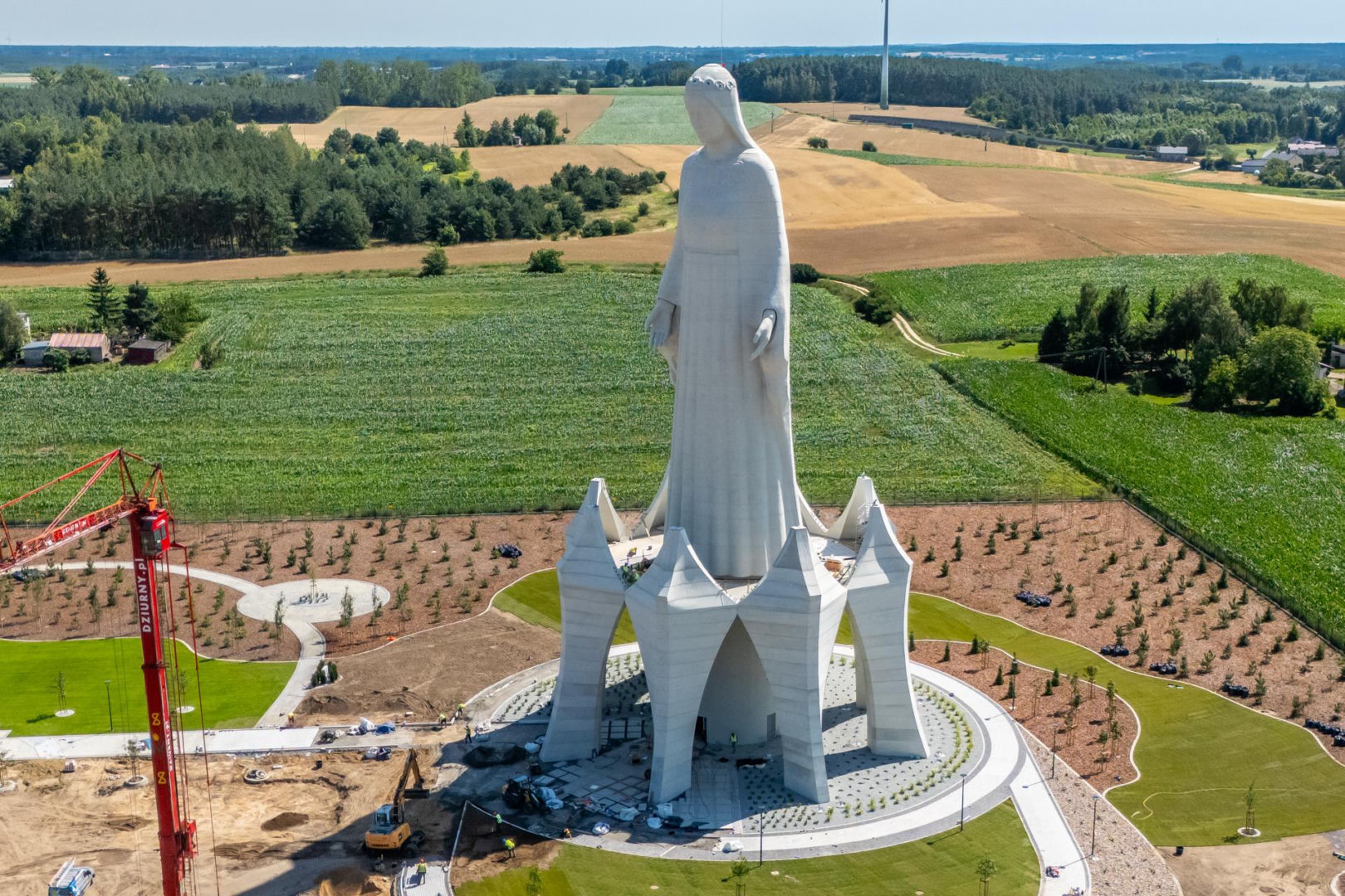 Budowa pomnika Matki Boskiej w Konotopiu