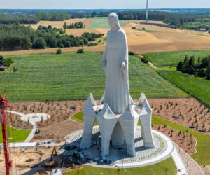 Budowa pomnika Matki Boskiej w Konotopiu
