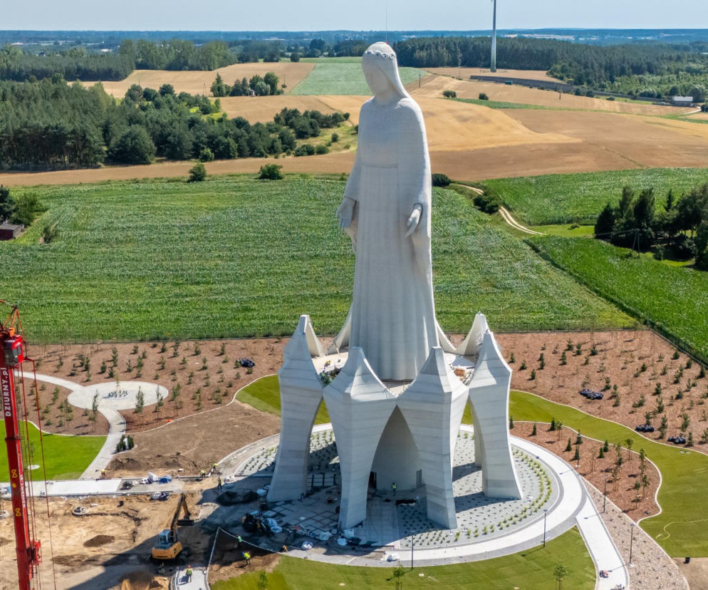 Budowa pomnika Matki Boskiej w Konotopiu