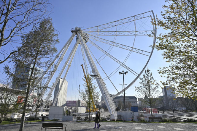 Dziwny obiekt w centrum Warszawy. Co tu powstaje? Stolica już stroi się na Boże Narodzenie!