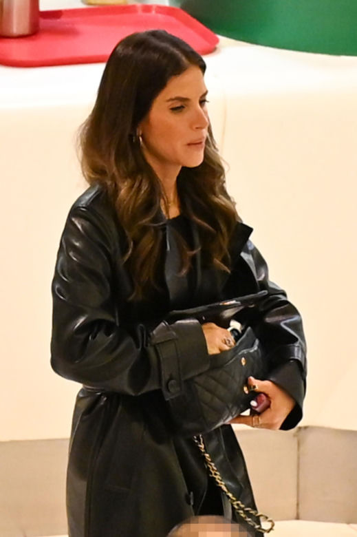 Weronika Rosati kurzy w McDonaldzie przy dziecku