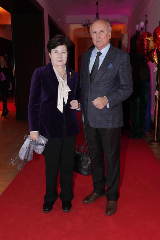 Trzaskowski wśród gwiazd. Prezydent błyszczał na premierze w Teatrze 6.Piętro