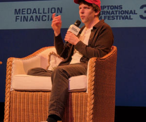 Jesse Eisenberg cieszył się z polskiego obywatelstwa na 34. Hamptons International Film Festival