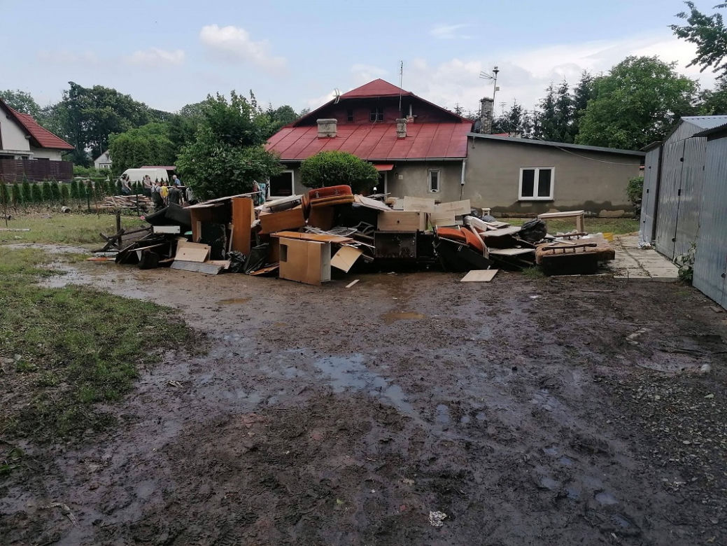Kańczuga: mama w 7. miesiącu ciąży została bez dachu nad głową