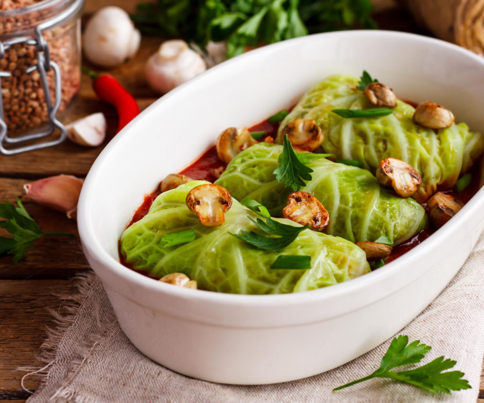 Gołąbki z kaszą gryczaną i pieczarkami – aromatyczna, domowa klasyka