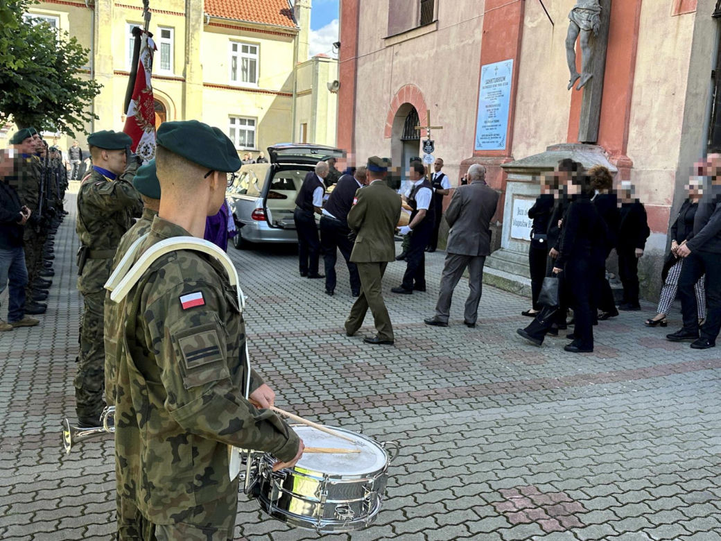 Ojciec i 2-letni synek spoczęli w jednej trumnie