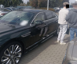 Cwaniak podszył się pod dyrektora i chciał wyjechać Bentleyem za 2 mln. 23-latek zatrzymany przy odbiorze