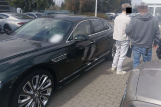 Cwaniak podszył się pod dyrektora i chciał wyjechać Bentleyem za 2 mln. 23-latek zatrzymany przy odbiorze