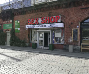 Sex shop sprzedaje maseczki ochronne