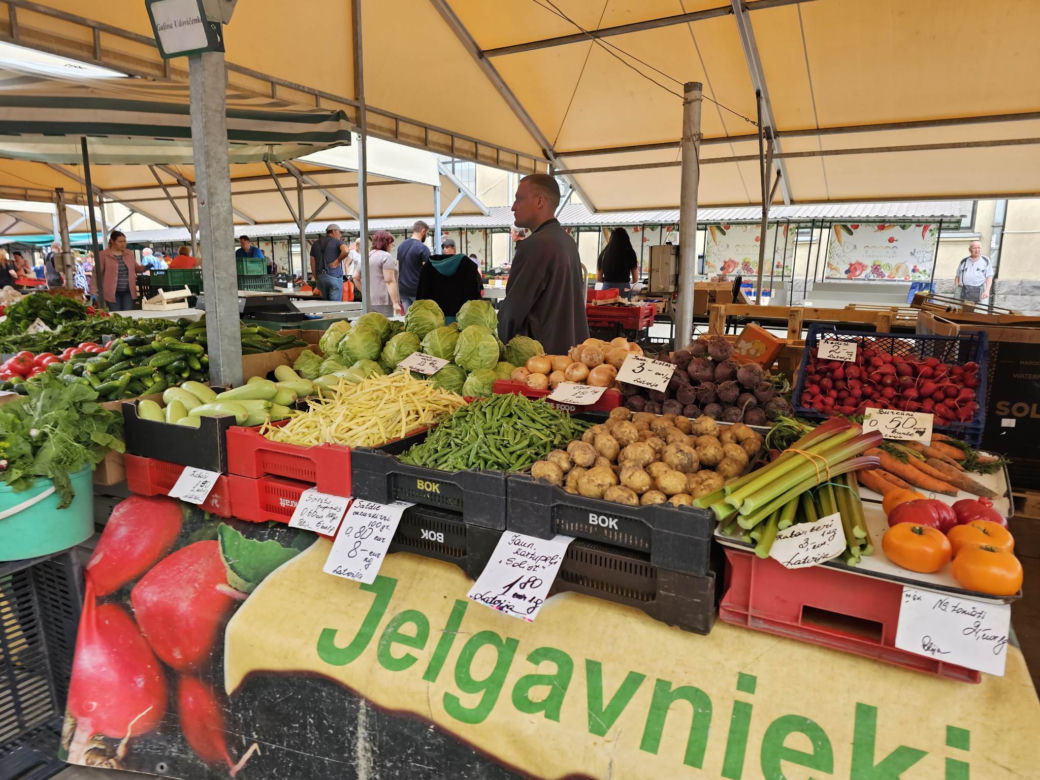 Sprawdziliśmy, jakie są ceny  na największym targu Europy i porównaliśmy je z polskim [GALERIA]