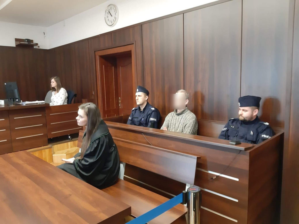 Matka, jej partner i dziadek dziewczynek dopuszczali się strasznych rzeczy