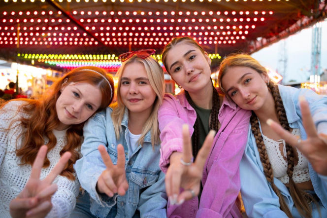 Pierwsza impreza nastolatka. Jak ustalić zasady bezpieczeństwa i nie wyjść na nadopiekuńczego rodzica?