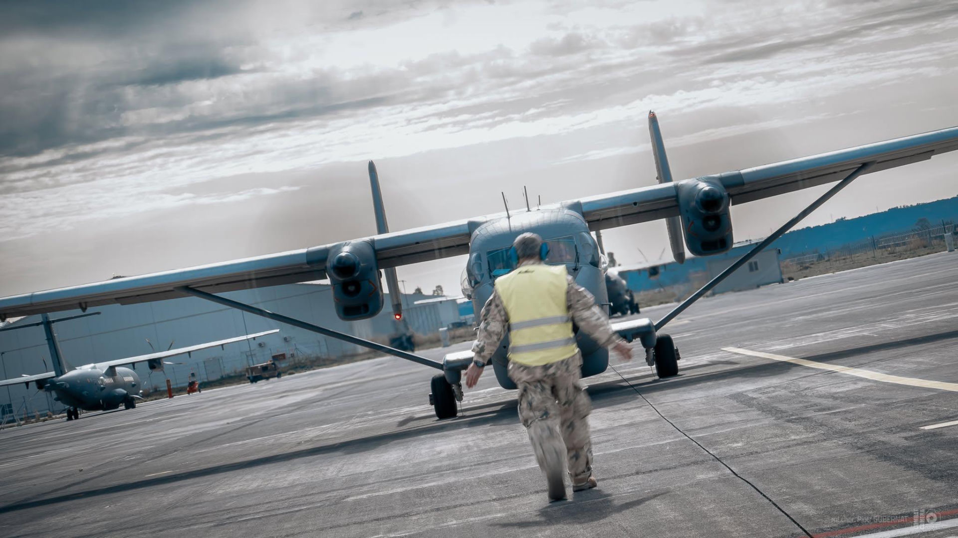 MON rezygnuje z modernizacji Black Hawków? Resort obrony stawia na walkę z dronami i samoloty M-28