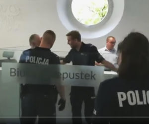 Poseł demolował urząd. Janusz Sanocki.