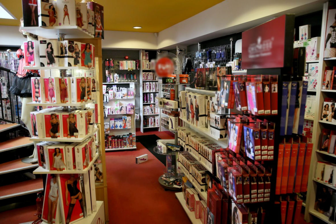 Zrobił TO w sex shopie w biały dzień