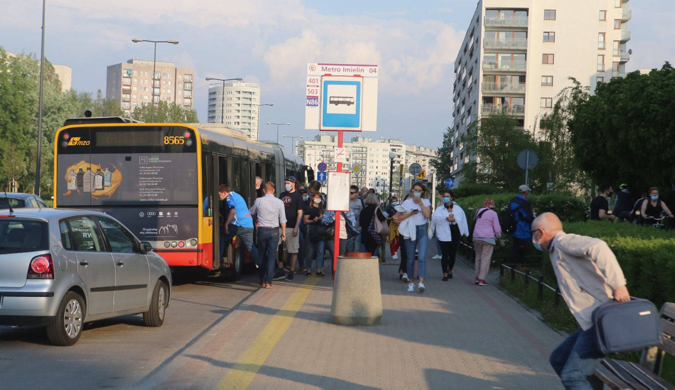 Makabra na stacji metra Imielin, nie żyje kobieta