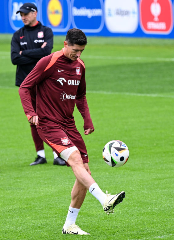 Lewandowski trenuje pełną parą, Zieliński na rowerku