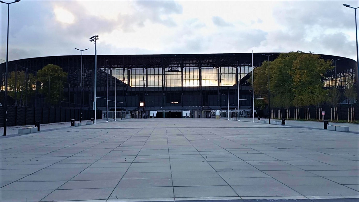 Spacery po nowym szczecińskim stadionie przyciągnęły wielu chętnych