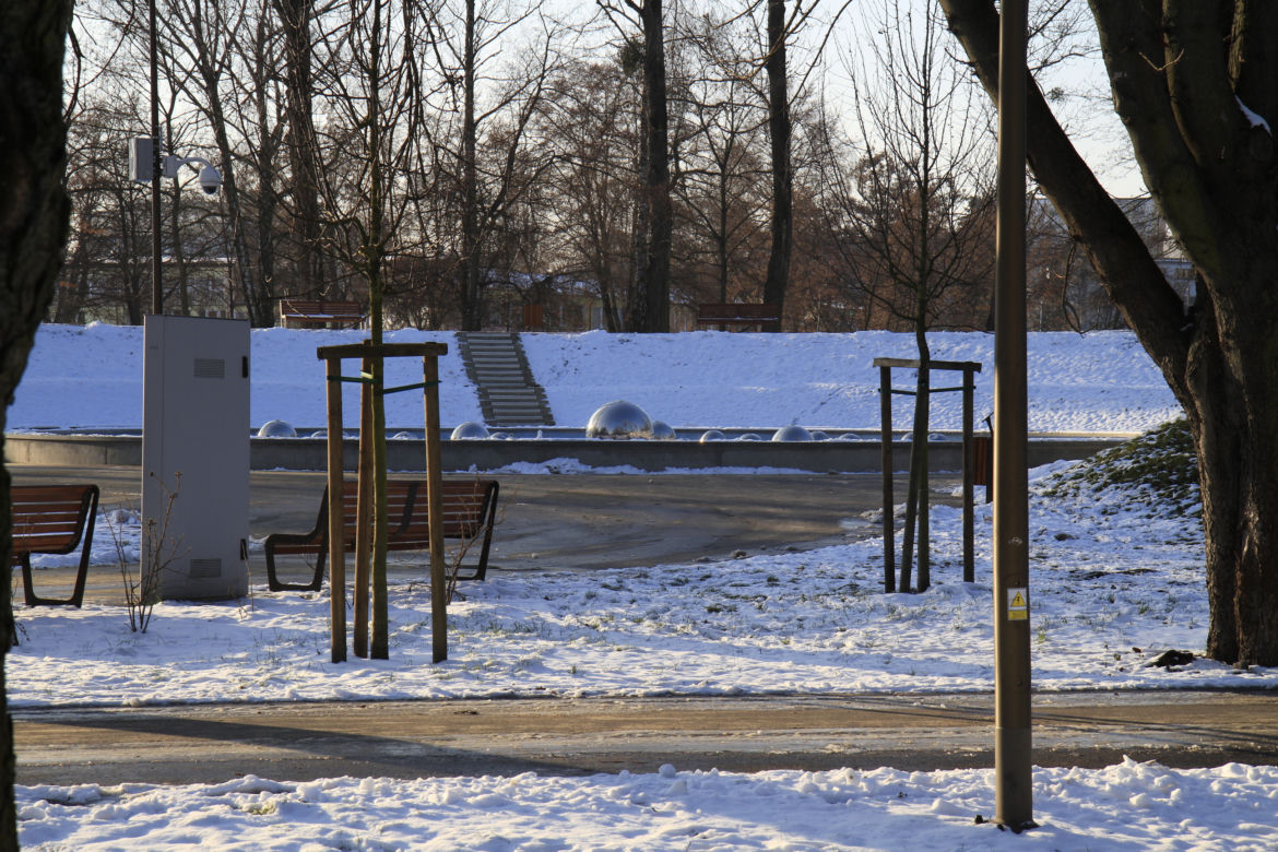 Park Ludowy w Lublinie oprószony śniegiem. Zobacz zdjęcia ze spaceru!