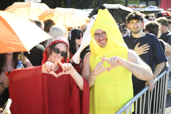 Fani w upale czekają na koncert The Weeknd. Tłumy w Warszawie