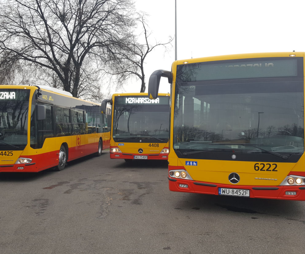 45 pojazdów przegubowych i 35 12-metrowych przyjechało ze Stambułu