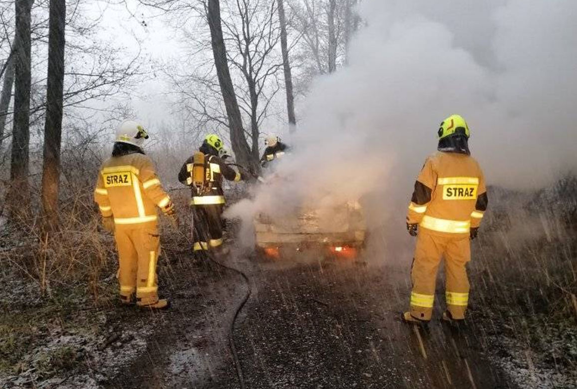 Wstrząsająca makabra pod Siedlcami. Mężczyzna spłonął w aucie