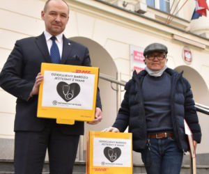Oni szyją maseczki 