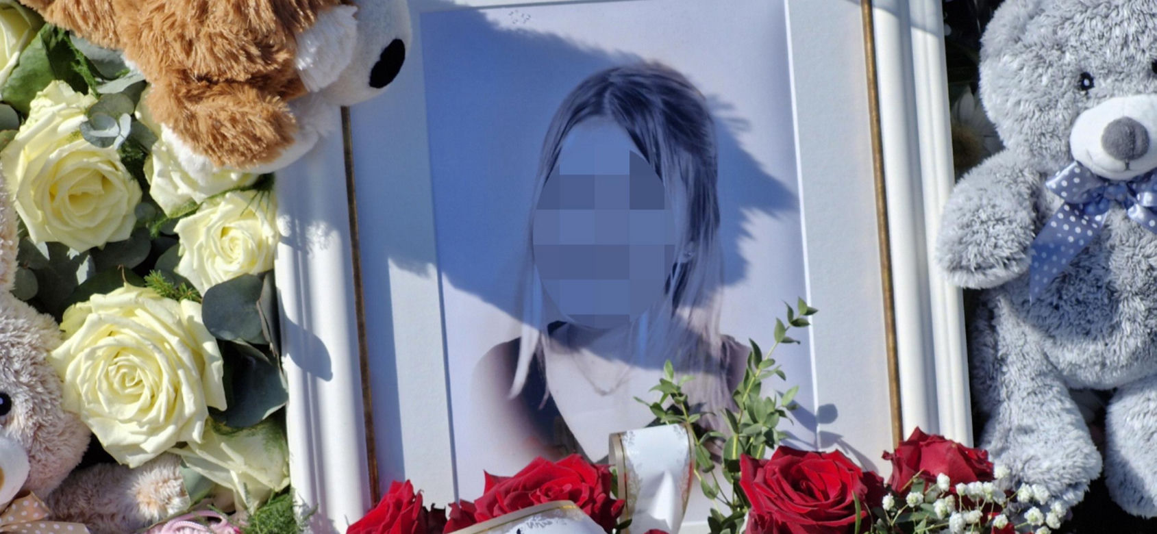 Kwiaty, znicze, pluszaki, łzy. Tak rodzina i znajomi żegnali zmarłą tragicznie Emilię z Bydgoszczy. 