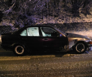 Krosno: 18-latek bez prawa jazdy uciekał przed policjantami. Wpadł w poślizg