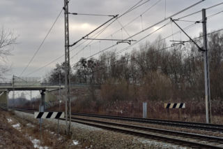 Mężczyzna zginął pod kołami pociągu w okolicach Żyrardowa. Utrudnienia na kolei 