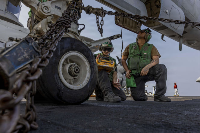 Iran, Chiny i Rosja demonstrują banderę w Cieśninie Ormuz