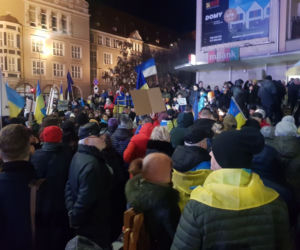 Wiec poparcia w centrum Olsztyna - Solidarni z Ukrainą 24 lutego 