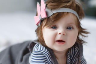 Będziesz w szoku, gdy dowiesz się, że możesz tak nazwać córkę. W 2025 r. to intrygujące imię nadano tylko 4 dziewczynkom