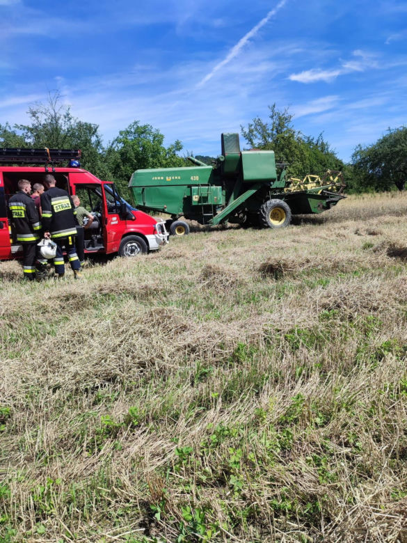 Rolnik wpadł pod koła kombajnu! Tragedia na polu