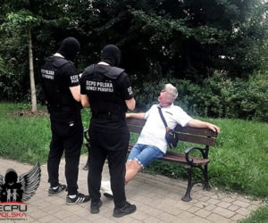 Łowcy pedofili dorwali zboczeńca w parku w Warszawie