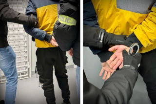 Rzucił butelką w ochroniarza po nieudanej próbie kradzieży