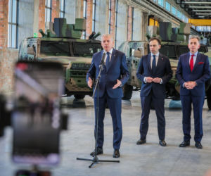 Rosomak z gigantycznym wsparciem 57 mln zł. Zwiększenie produkcji i linia dla Legwanów