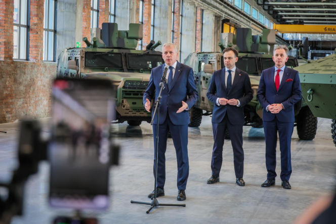 Rosomak z gigantycznym wsparciem 57 mln zł. Zwiększenie produkcji i linia dla Legwanów