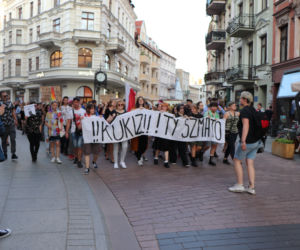 Torunianie protestują przeciwko przegłosowaniu Lex TVN