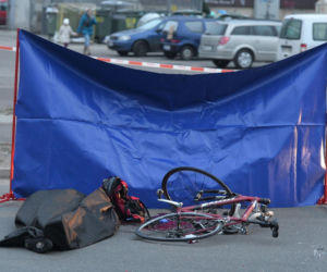 Wepchnęli Piotra pod autobus z zemsty. Tragedia w Pabianicach
